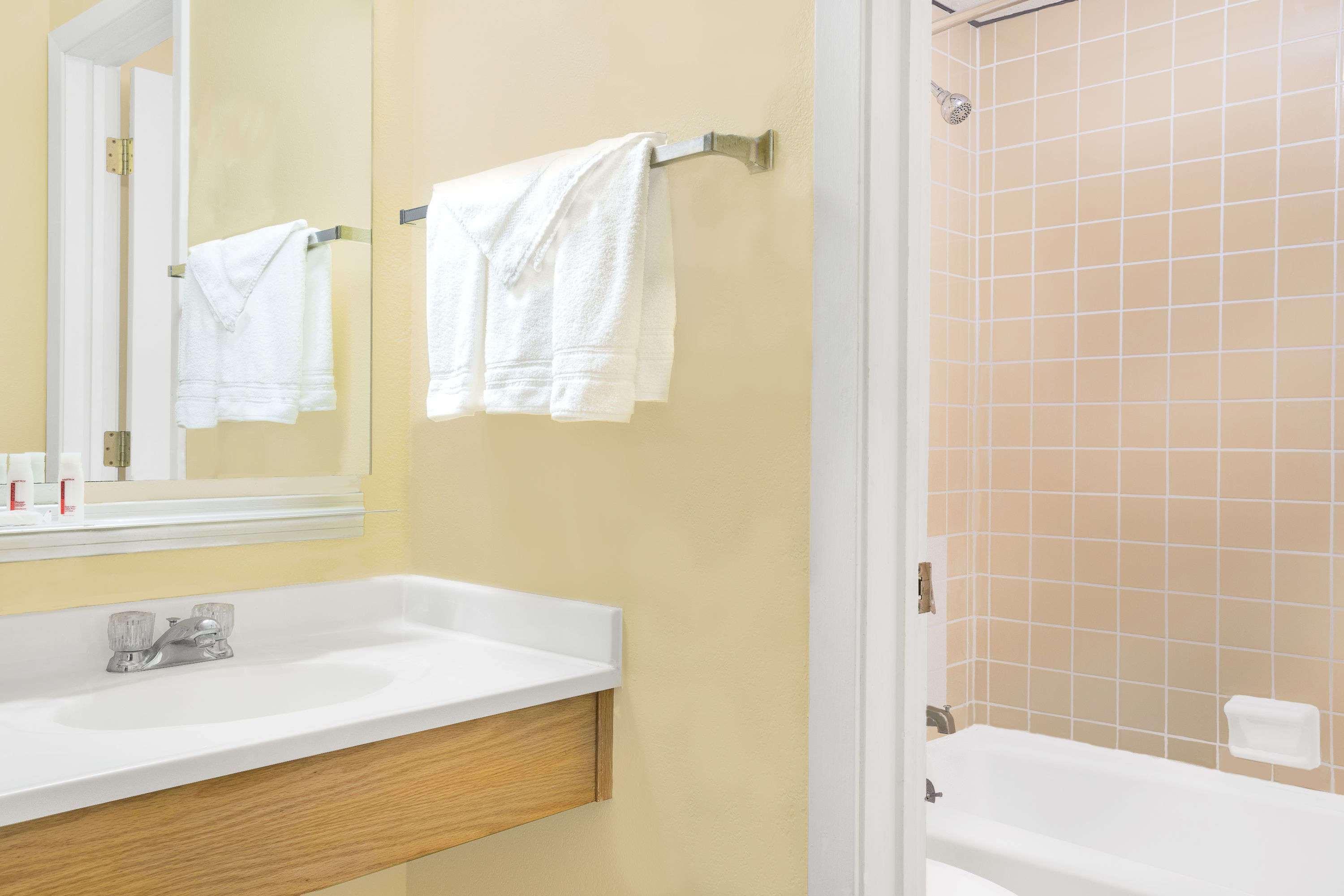 Days Inn By Wyndham Alexandria Mn Екстер'єр фото