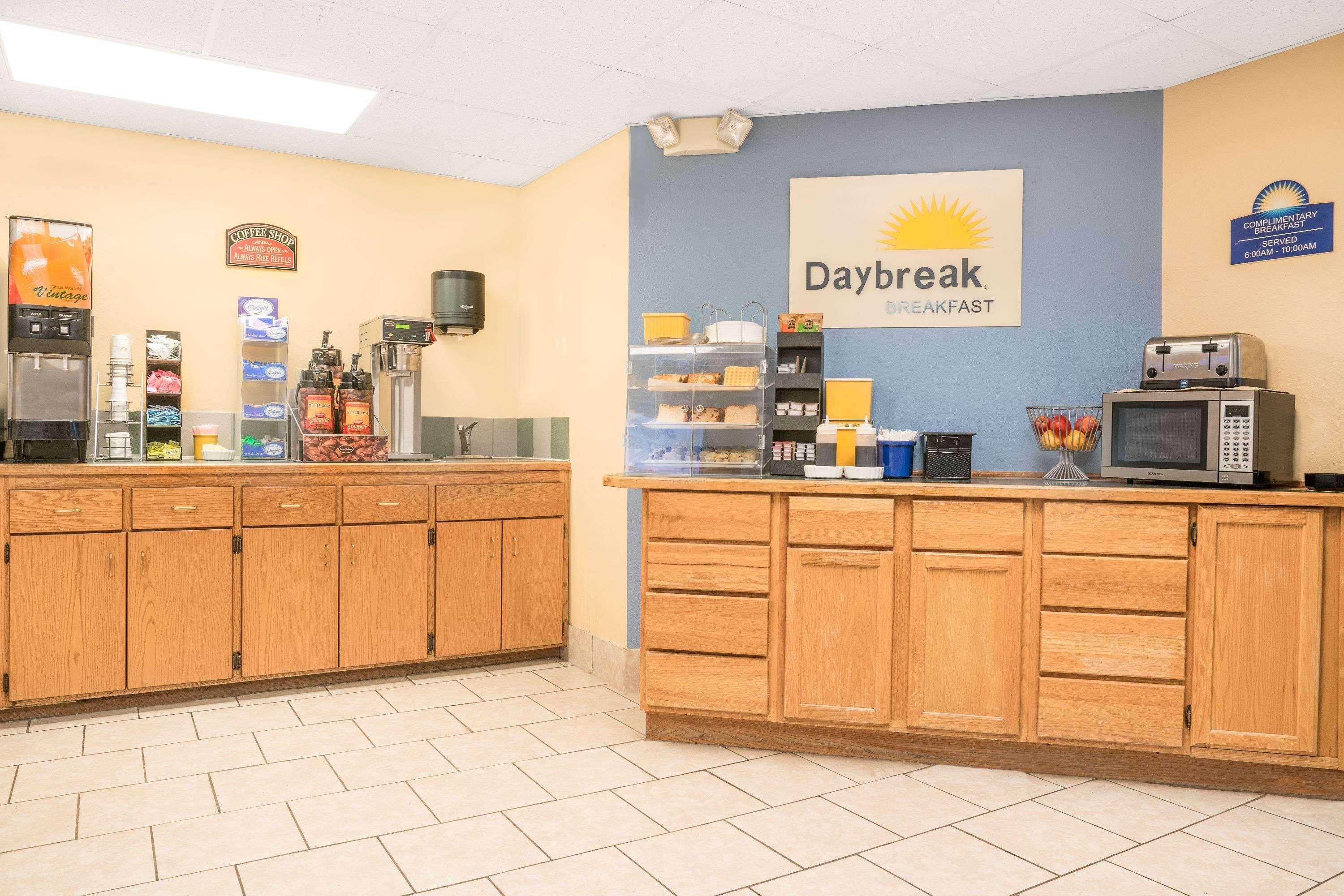 Days Inn By Wyndham Alexandria Mn Екстер'єр фото