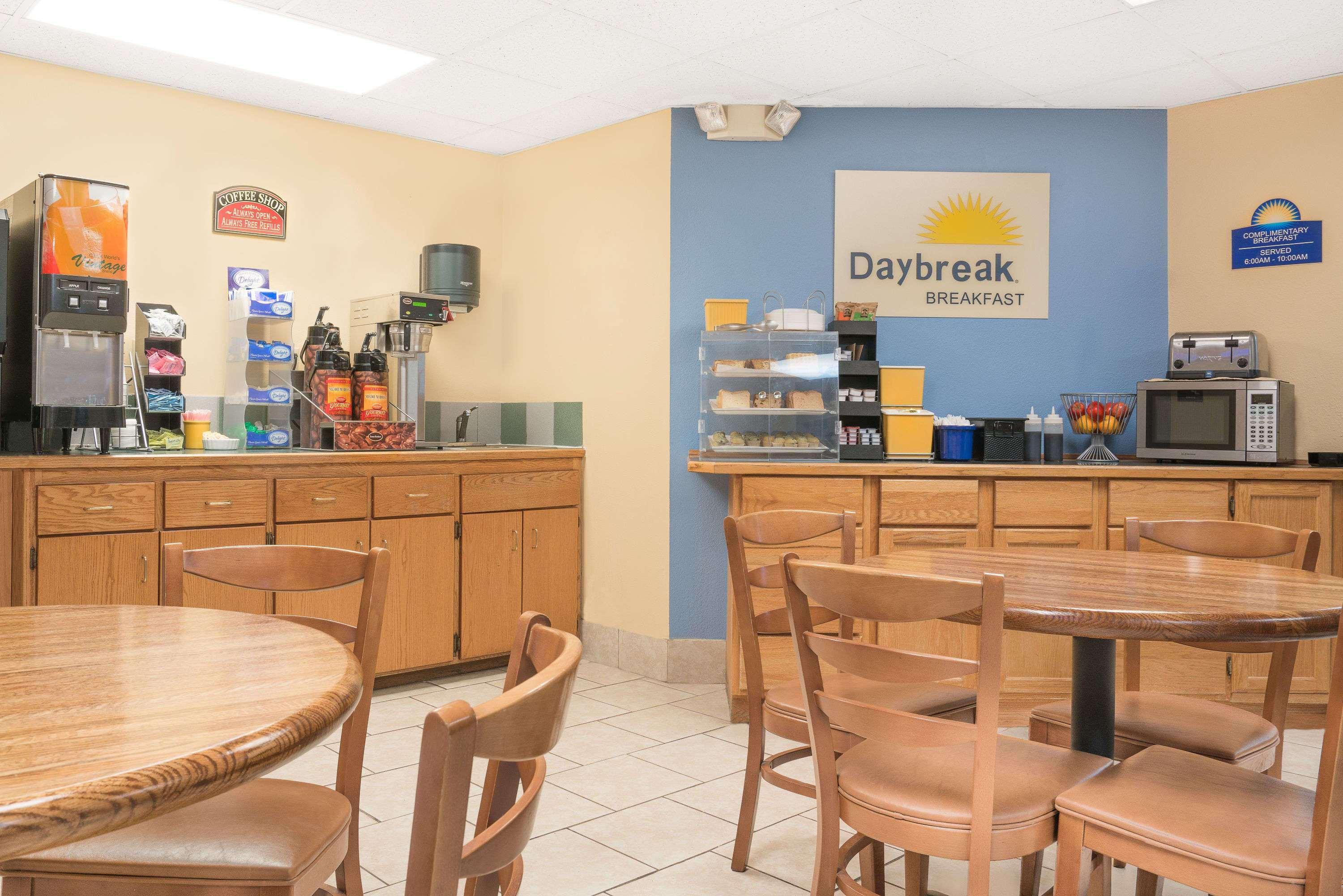Days Inn By Wyndham Alexandria Mn Екстер'єр фото